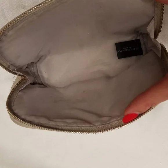 AUTHENTIC BURBERRY BEAUTY BAG - Picture 5 of 8